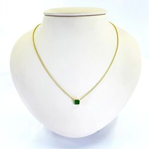 Elegant Gold Necklace with Green Gemstone